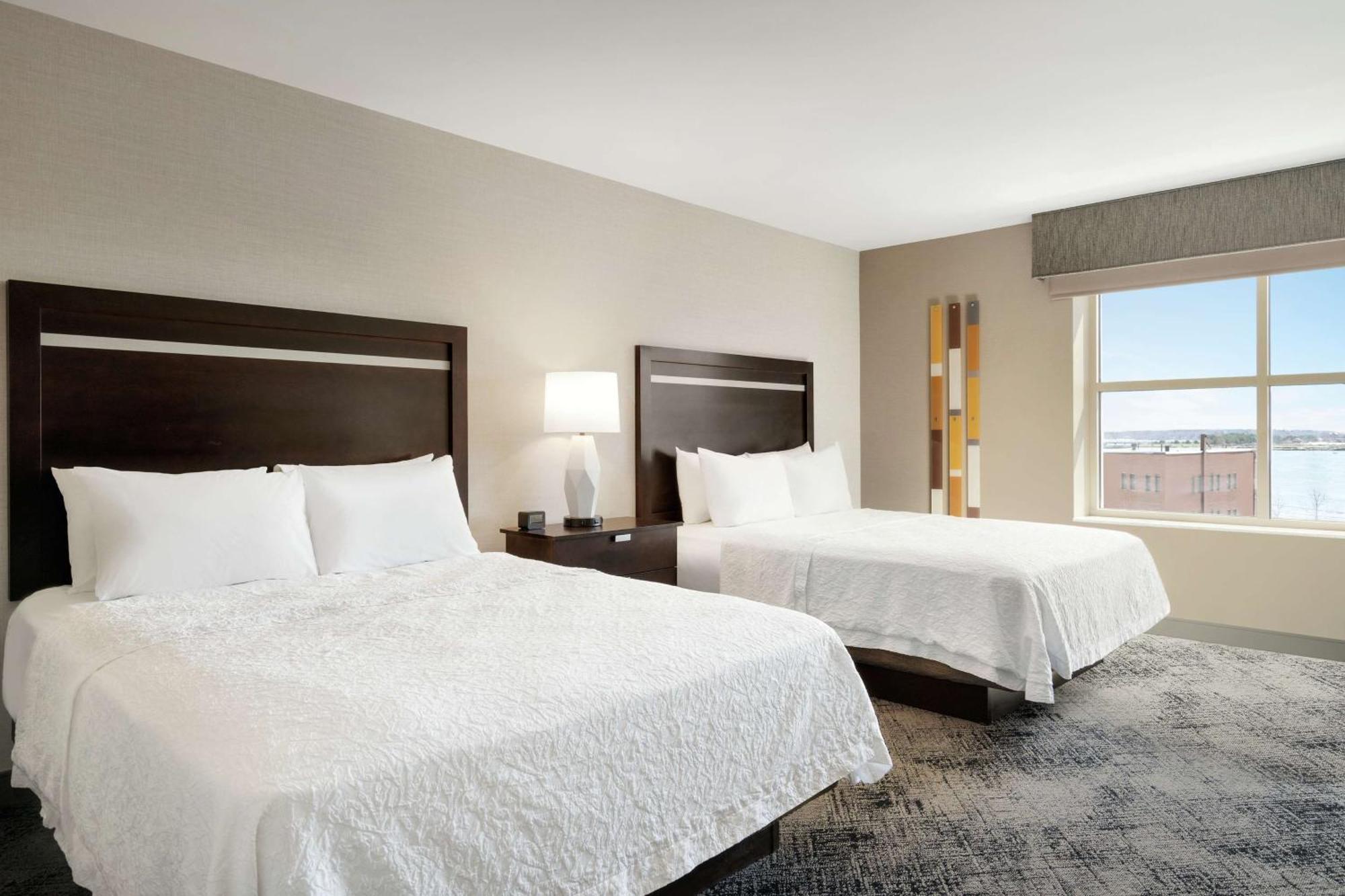 Hampton Inn Portland Downtown Waterfront Eksteriør billede